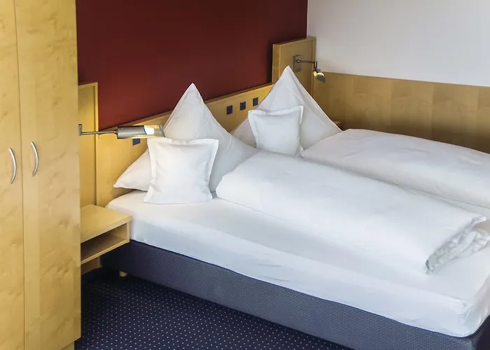 - ستاوسي فندق